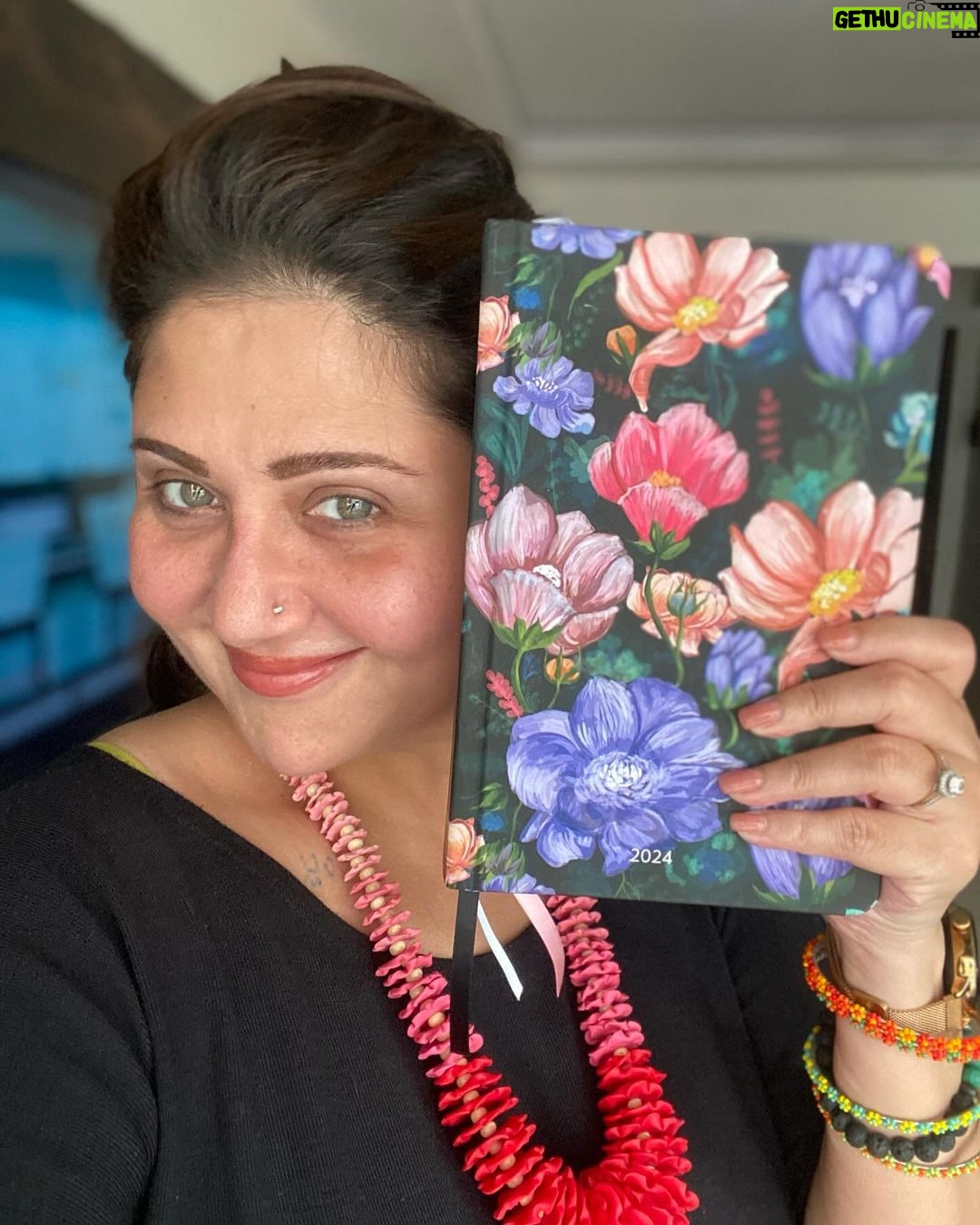 Swastika Mukherjee Instagram - My favourite @factornotes sends me these incredibly beautiful year planners which is such a help. I am a person who believes in writing down every thing. From script notes to to-do lists to schedules. And well I can do a bit of colouring as well . This one is mine. Another pretty one is with the pretty lady @anwesha24 Thank you @factornotes for making my life easier ๐ธ๐ป If you need one get one from them. Mumbai, Maharashtra