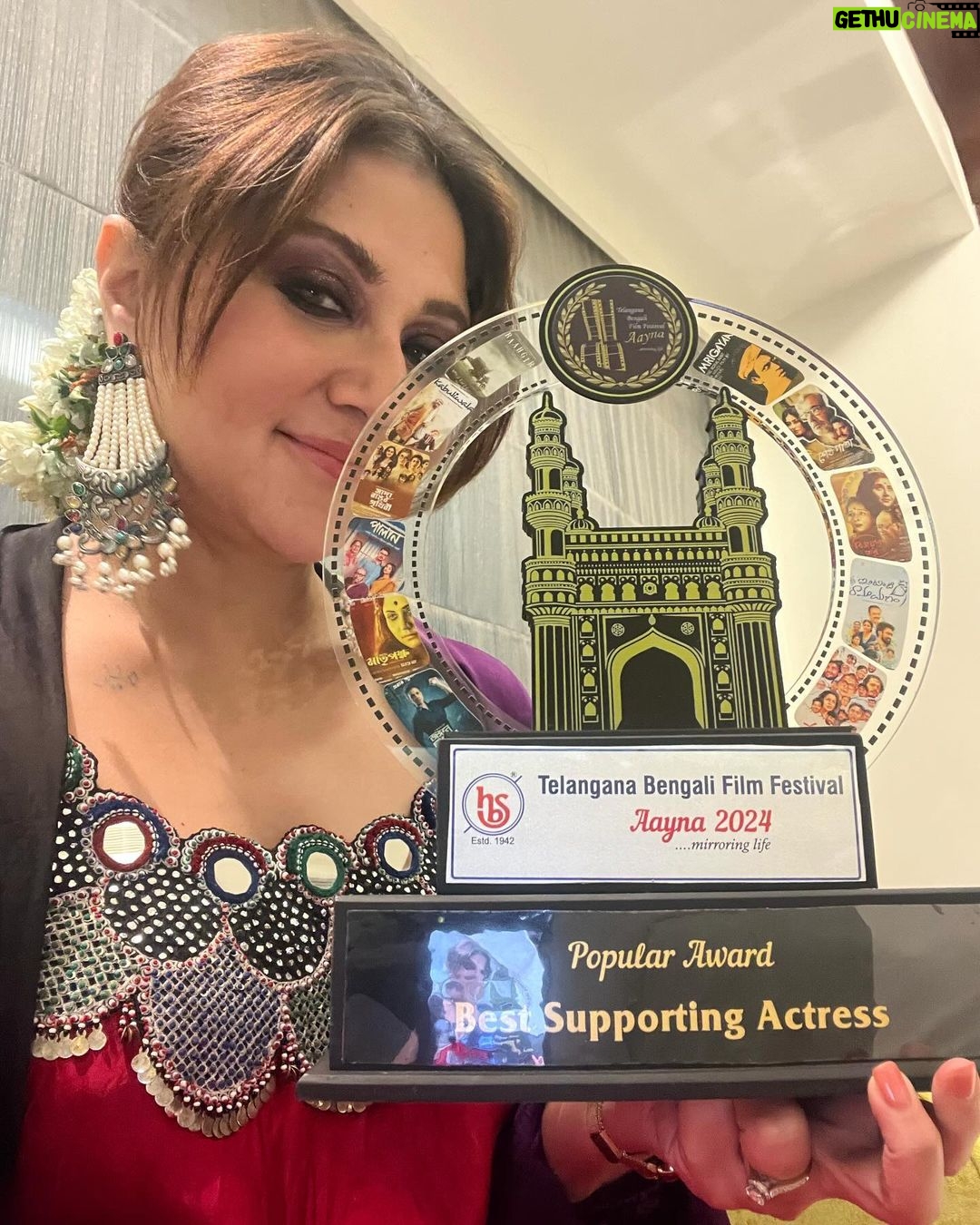 Swastika Mukherjee Instagram - We are the happiest when we receive accolades for our hard work. I just got TWO ๐น๐น Best supporting actress JURY Best supporting actress POPULAR for my film #BijoyarPore at the Telengana Bengali Film Festival. Thank you @abhijitsridasofficial for trusting me with Mrinmoyee. A film is always a team effort. Itโs a win for the team. . Thank you @sumanakanjilal di for having me over. And cheers to the entire team of @bangaleesamity_hyderabad for the warmth and love ๐ Thank you @nupurkanoi for being there with me on my special day. Outfit - @nupurkanoiofficial @nupurkanoi Make up - @prosenjit4867 Hair - yours truly Hyderabad