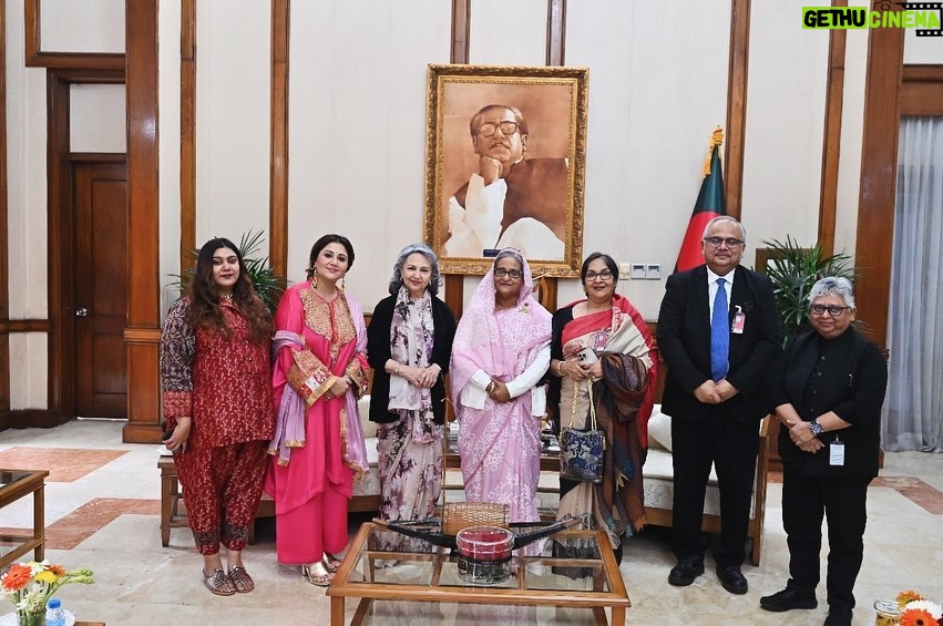Swastika Mukherjee Instagram - It was such a magnificent surprise to receive an invitation to meet the Honourable Prime Minister of Bangladesh, Ma’am Sheikh Hasina and a huge honour to be at her residence to spend an hour with her. To be in the same space with stalwarts from my country, Sharmila Tagore ma’am and Mama pishi (Mamata Shankar), & Dr. Shohini Ghosh was a proud moment for me. I had the best delicacies of Dhaka at her residence and the tea was nothing I have ever had before. Thank you Director, Ahmed Muztaba Zamal of @dicff_filmfest for making this a possibility for us. Thank you @kaushik.taposh for helping me put @lipstickler ‘s name on the list. I didn’t want her to miss this once in a lifetime opportunity. The honourable PM is humble beyond words, elegant & graceful. She spoke about her kids like any other mother. I feel proud of myself. I wish my parents were here to be a part of this journey. I am so happy for you @tul_palav for being a part of this special day. The gorgeous ensemble belongs to them 💝