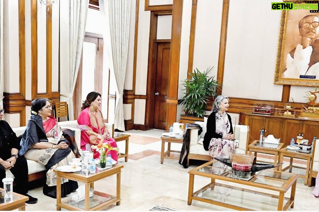 Swastika Mukherjee Instagram - It was such a magnificent surprise to receive an invitation to meet the Honourable Prime Minister of Bangladesh, Ma’am Sheikh Hasina and a huge honour to be at her residence to spend an hour with her. To be in the same space with stalwarts from my country, Sharmila Tagore ma’am and Mama pishi (Mamata Shankar), & Dr. Shohini Ghosh was a proud moment for me. I had the best delicacies of Dhaka at her residence and the tea was nothing I have ever had before. Thank you Director, Ahmed Muztaba Zamal of @dicff_filmfest for making this a possibility for us. Thank you @kaushik.taposh for helping me put @lipstickler ‘s name on the list. I didn’t want her to miss this once in a lifetime opportunity. The honourable PM is humble beyond words, elegant & graceful. She spoke about her kids like any other mother. I feel proud of myself. I wish my parents were here to be a part of this journey. I am so happy for you @tul_palav for being a part of this special day. The gorgeous ensemble belongs to them 💝