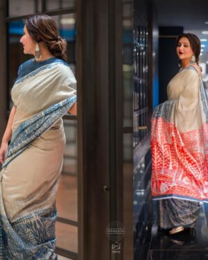 Swastika Mukherjee Instagram - খুব কম মানুষ অনলাইন এ আলাপ হওয়া পৃথিবী থেকে আমাদের জীবনের অন্দরমহলে চলে আসতে পারে। আর শুধু চলে আসা নয়,বেশ পাকাপোক্ত ভাবে থেকে যাওয়ার সম্পর্ক গড়ে তুলতে পারে। 
এমন দুই মানুষ হল ~ ইফ্ফাত আরা নোঝাত আর ইমতিয়াজ রাসেল 🌹🌹
ওদের কাজ প্রথম দেখেছিলাম instagram এ। দেখে আপ্লুত হয়ে মেসেজ করেছিলাম। সেই থেকে আলাপের শুরু। তারপর ওরা কলকাতায় এলে দেখা হল - গল্প হল, বাংলাদেশ যাওয়ার কথা হল। অন্য দেশেও আমার বন্ধুরা আছে, বন্ধুদের বাড়ি আছে সেখানে বেড়াতে যাব, ভেবেই মনটা খুশি হয়ে গেছিল। ওদের সঙ্গে যেদিন প্রথম দেখা হয়েছিল, মনে হয়েছিল ওরা আমার অনেক আপন, নিজের মানুষ। এইবার ঢাকা যাওয়া ঠিক হতে সবচেয়ে আগে ওদের জানিয়ে ছিলাম। 
পৌছে পরের দিন হুড়মুড় করে কাজ সেরেছি যাতে ঠিক সময়ে ওদের দোকানে যেতে পারি। তারপর অনেক ঘুরিয়েছে ওরা। আড্ডা মেরেছি 
, খাওয়া দাওয়া করেছি, চারুকলা গেছি, মাওয়াঘাট গেছি, সে সব ছবি পরে দেব। 
ঢাকায় সবচেয়ে গুরুত্বপূর্ণ দিন ছিল #বিজয়ারপরে screening এর দিন। 
ওরা কিছুটা আগেই পৌঁছে গেছিল হোটেলে। দেখি নোঝাত একটা শাড়ি আর ব্লাউজ বানিয়ে নিয়ে এসেছে, আমার জন্য specially, ইতস্তত বোধ করে কিছু বলছেনা। আমি কলকাতা থেকে শাড়ি নিয়ে গেছিলাম পরব বলে। কিন্তু ওদের টা না গায়ে দিয়ে কি থাকা যায় ? 
ভালবাসার দুই মানুষ ভালবেসে ডিজাইন করে আমার জন্য বস্ত্র বানিয়ে এনেছে এটা কত বড় পাওনা। তাই ওদেরটাই পরে সাজুগুজু্ করে National Museum এ গেলাম @dicff_filmfest 
কি যে খুশি হয়েছিলাম, বাংলাদেশে গিয়ে বাংলাদেশের গুণী মানুষের তৈরি করা কাপড় পরে। 
Thank you বলব না, তোমরা সবসময় আমার আপন হয়েই থাকবে এইটুকু বলতে পারি। 
একদম সময় ছিলনা, জানিনা কি করে @pranay_patra_01 has clicked such beautiful photographs in about 10 minutes. 
অনেক ট্যালেন্টেড্ মানুষ। সাক্ষাত হয়ে প্রাপ্তি হল আমার। 
Thank you @vermilion.getdressed for making me feel so happy and beautiful inside out. 
মানুষের ব্যবহারটুকুই রয়ে যায়। 
I love you both too ❤️❤️
