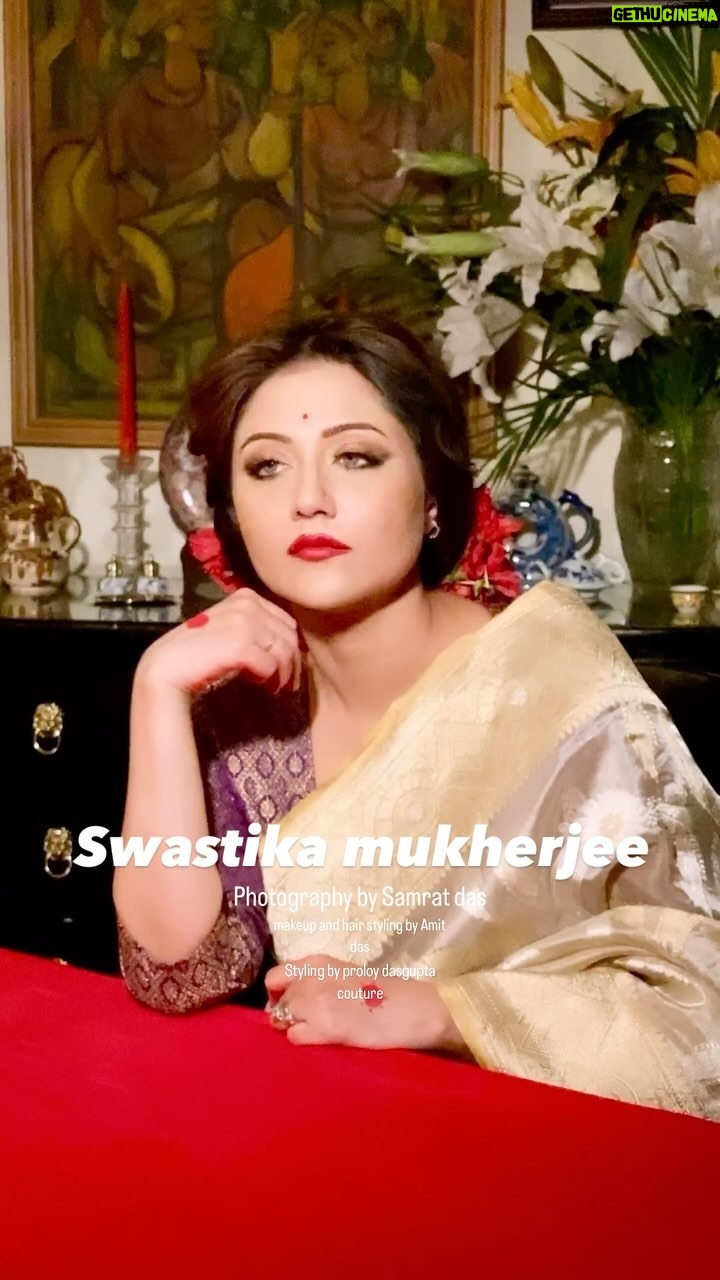 Swastika Mukherjee Instagram - Bengali actress @swastikamukherjee13 in @designsbymitanghosh collection photography by @samratdas2302 makeup artist : @ameeth_dash hair styling by @mallicknita.bigbi styling by @proloydasguptacouture Owner of this heritage house : @bomtiiyengar