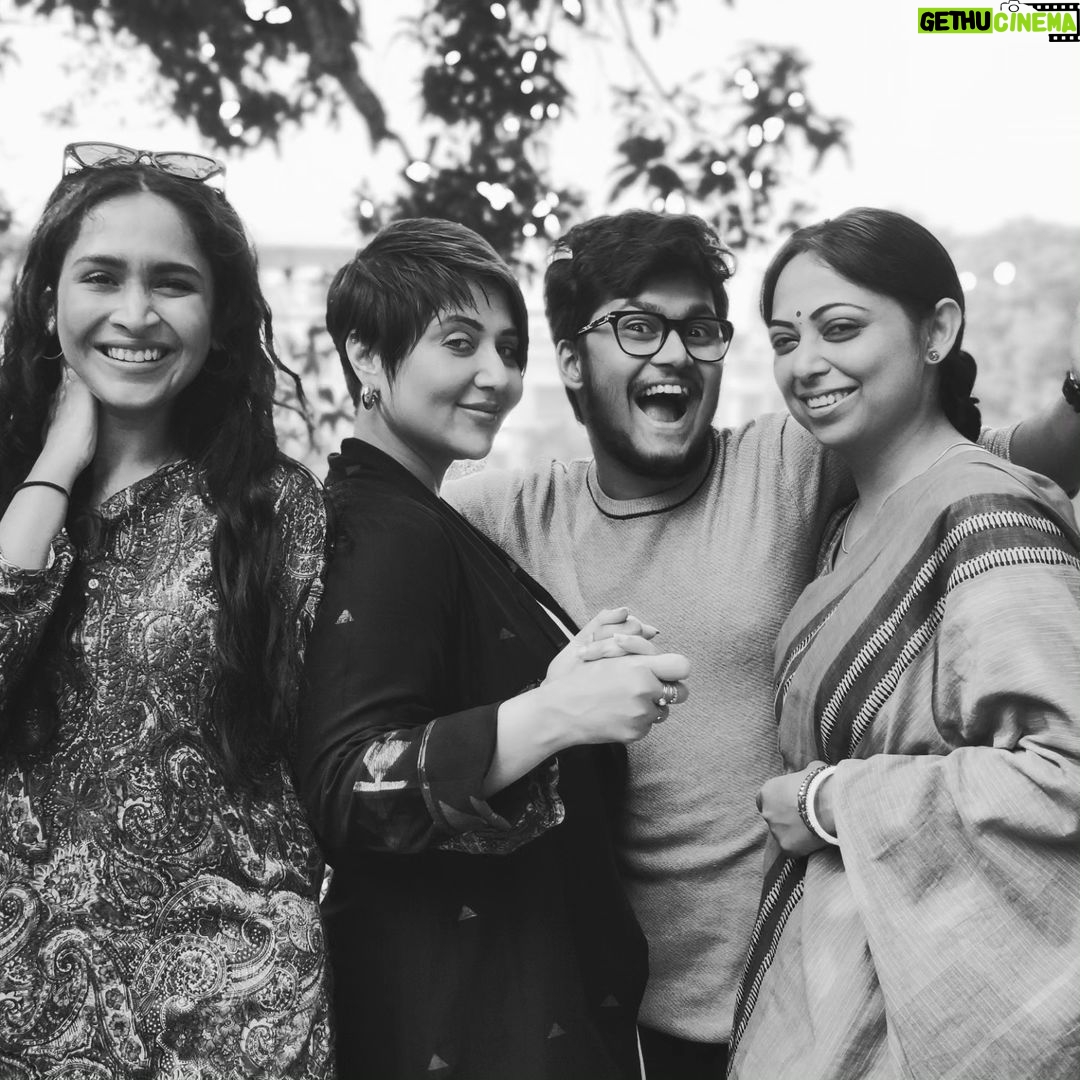 Swastika Mukherjee Instagram - The wonderful people of our wonderful family! Watch our story of love, heartbreak, camaraderie and bonding with your loved ones, at theatres near you! 💚 'বিজয়ার পরে' 🎬 A film by @abhijitsridasofficial IN CINEMAS NOW - BOOK TICKETS ON @bookmyshowin - LINK IN BIO!🎟️🎫 See you at the cinemas!🎥💛 #BijoyarPore #InCinemasNow #bengalicinema @swastikamukherjee13 @kheyac @mishkahalim @srj_motionpictures @adverbpr @ranajoybhattacharjee @lagnajitaofficial Kolkata