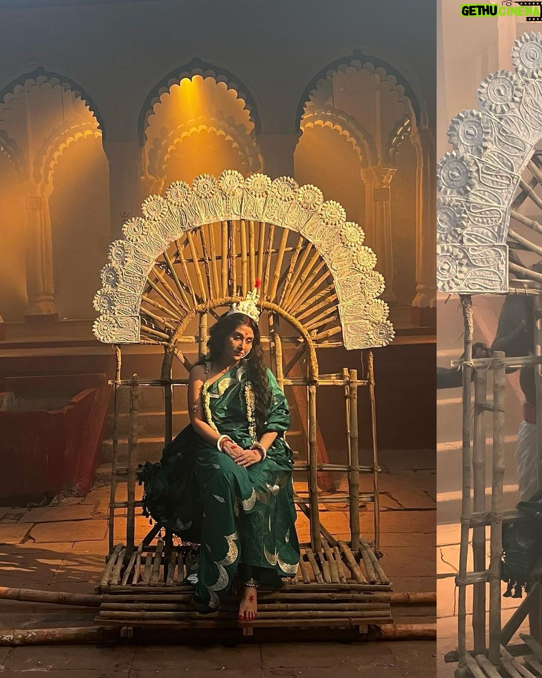 Swastika Mukherjee Instagram - BIJOYAR PORE running in THEATRES! Book your tickets and watch it if you haven’t already. Thank you @designsbymitanghosh for this gorgeous Banarasi 🌸 Styled by @rabhisek Mua : @prosenjit4867 Hair : @mallicknita.bigbi #bijoyarpore #cinema #films2024 Kolkata