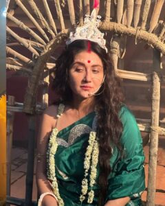 Swastika Mukherjee Instagram - BIJOYAR PORE running in THEATRES! Book your tickets and watch it if you haven’t already. Thank you @designsbymitanghosh for this gorgeous Banarasi 🌸 Styled by @rabhisek Mua : @prosenjit4867 Hair : @mallicknita.bigbi #bijoyarpore #cinema #films2024 Kolkata