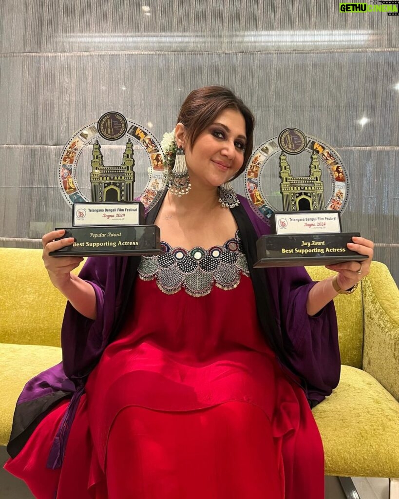 Swastika Mukherjee Instagram - We are the happiest when we receive accolades for our hard work. I just got TWO 🌹🌹 Best supporting actress JURY Best supporting actress POPULAR for my film #BijoyarPore at the Telengana Bengali Film Festival. Thank you @abhijitsridasofficial for trusting me with Mrinmoyee. A film is always a team effort. It’s a win for the team. . Thank you @sumanakanjilal di for having me over. And cheers to the entire team of @bangaleesamity_hyderabad for the warmth and love 💝 Thank you @nupurkanoi for being there with me on my special day. Outfit - @nupurkanoiofficial @nupurkanoi Make up - @prosenjit4867 Hair - yours truly Hyderabad