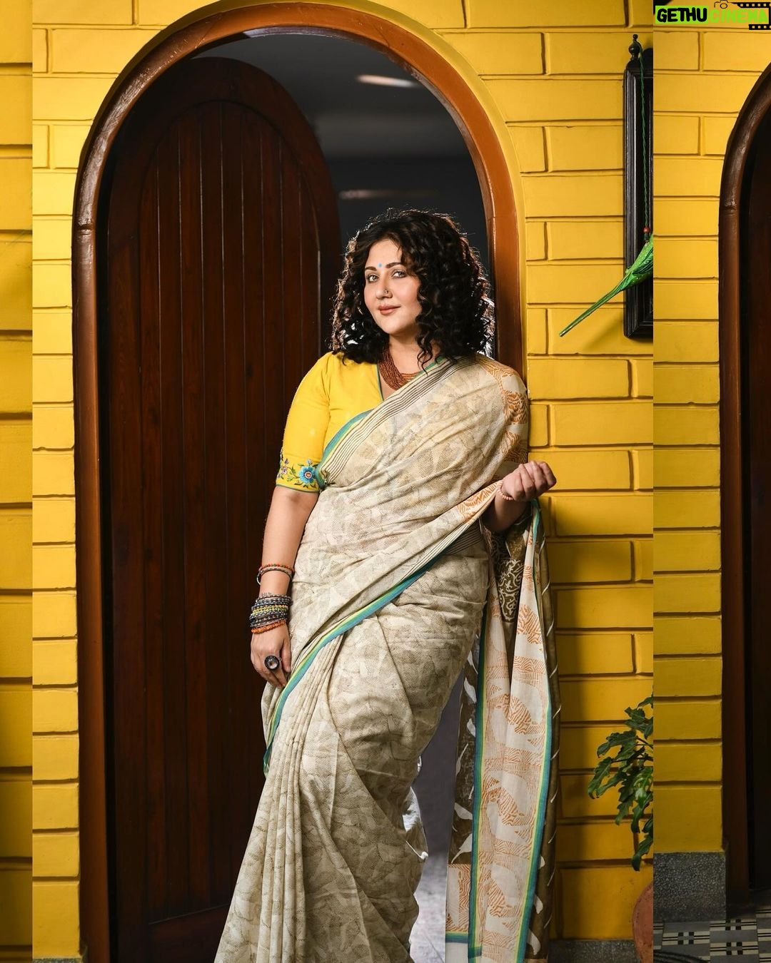 Swastika Mukherjee Instagram - This spring buy the INDIE collection from ANJALI Be a part of this cause. These saris have been hand block printed by resident artists - people with psychosocial disabilities living in government mental institutions. @anjali_mentalhealth is an organisation that works towards the recovery of people with psychosocial disabilities. It is a feminist intersectional organisation working towards securing positive mental health for all. Thank you @ratnaboli @piya_chakraborty @biswaskathakali for having me on board. Presenting the third in their series, TIYA PAKHI 🦜 🔹For details contact 🔺Rakhi +91 8276-805012 MUA: @prosenjit4867 Hairstylist: @mallicknita.bigbi Styling: Swastika Mukherjee Photographer: @sarkardebarshi19 Blouse: @parama_g #womensday #womensupportingwomen #womeninbusiness #womenfashion #womensday2024 Kolkata