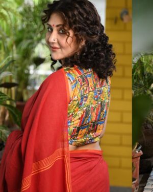 Swastika Mukherjee Instagram - We all wear sarees. I love wearing them everyday. This spring buy this INDIE collection from ANJALI
Be a part of this cause. These saris have been hand block printed by resident artists - people with psychosocial disabilities living in government mental institutions. 

@anjali_mentalhealth is an organisation that works towards the recovery of people with psychosocial disabilities. 
It is a feminist intersectional organisation working towards securing positive mental health for all. 
Thank you @ratnaboli @piya_chakraborty @biswaskathakali for having me on board. 

Presenting the second in their series, LAAL  BAAGH 🐯 
🔹For details contact 
🔺Rakhi +91 8276-805012

MUA: @prosenjit4867 
Hairstylist: @mallicknita.bigbi 
Styling: Swastika Mukherjee 
Photographer: @sarkardebarshi19 
Blouse: @vermilion.getdressed 

#womensday #womensupportingwomen #womeninbusiness #womenfashion #womensday2024