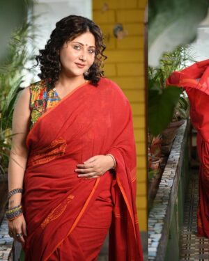 Swastika Mukherjee Instagram - We all wear sarees. I love wearing them everyday. This spring buy this INDIE collection from ANJALI
Be a part of this cause. These saris have been hand block printed by resident artists - people with psychosocial disabilities living in government mental institutions. 

@anjali_mentalhealth is an organisation that works towards the recovery of people with psychosocial disabilities. 
It is a feminist intersectional organisation working towards securing positive mental health for all. 
Thank you @ratnaboli @piya_chakraborty @biswaskathakali for having me on board. 

Presenting the second in their series, LAAL  BAAGH 🐯 
🔹For details contact 
🔺Rakhi +91 8276-805012

MUA: @prosenjit4867 
Hairstylist: @mallicknita.bigbi 
Styling: Swastika Mukherjee 
Photographer: @sarkardebarshi19 
Blouse: @vermilion.getdressed 

#womensday #womensupportingwomen #womeninbusiness #womenfashion #womensday2024