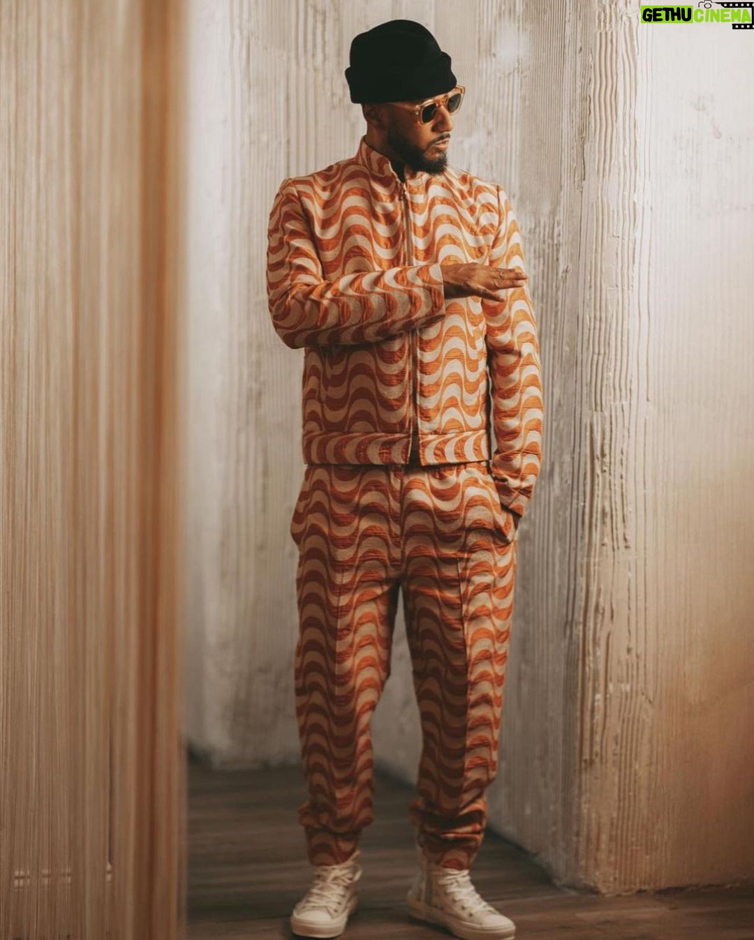 Swizz Beatz Instagram - Father & Son cover is very Quintessential! Our new show Drive comes out tomorrow on @hulu !!!!!! πππππππππππππππ¨π¨π¨π¨π¨π¨π¨π¨π¨π¨π¨ Publication: @TheQGentleman Photographer: @Jmnroe of @monroe.media Creatives: @BYoungAgency Stylist: @iamhdiddy Lighting Assistant: @saxumstudios_ Photographer Assistant: @HoshiJoell Wardrobe Assistant: @lordcay_ Video: @Cherrellecrews