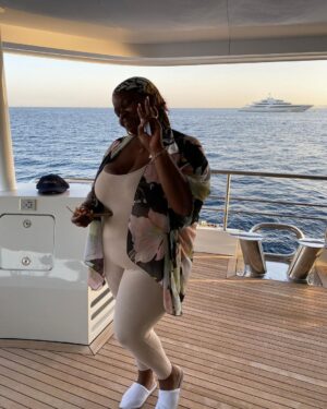 Swizz Beatz Instagram - I want to wish a verrrrryyyy special person the ultimate HBD @meaghansmom 🎂🎂🎂🎂🎂 18 yrs plus of loyalty , greatness , support , family , creativity , Honor, Respect , patience , open minded , dedication , protection , understanding , real talks, Big dreaming ,representing the Island people , Brooklyn , motherhood , secret weapon when in need , Honestly , I can keep going until the next yr!!!!! This human is just different on another level !!! Everybody please wish my partner a very amazing HBD🎂🎂🎂🎂🎂🎂🎂🎂🎂🎂🎂🎂🎂🎂🎂 1 of 1 and if she’s your friend or family you’re lucky !!! Bless up……… Love from the Entire Dean family we will clear everything out for moe so be nice 😮‍💨🤣🤣🤣🤣🤣🤣🤣🤣🤣🤌🏾🤌🏾🤌🏾🤌🏾🤌🏾🤍🤍🤍🤍🎂🎂🎂🎂🎂🎂🎂