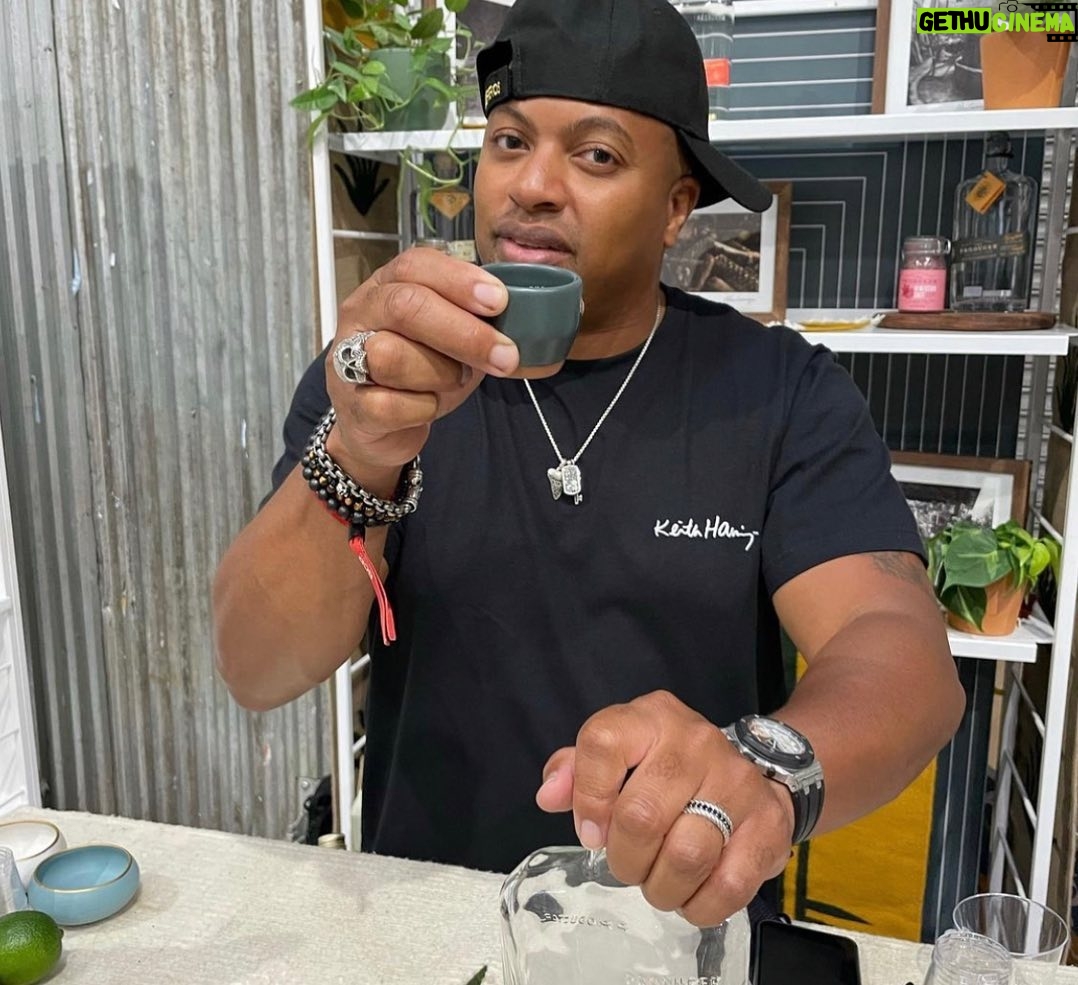 Swizz Beatz Instagram - Happy Birthday to my Libra brother / partner in @producermezcal @snagzforreal ! I wish you many more years King Big love. Also he’s the one that has the Mezcal when y’all hit me about it😮💨😅 Please hit Snags or @producermezcal for it🥳 Blessings and Love 🥳🥳🥳🥳🥳