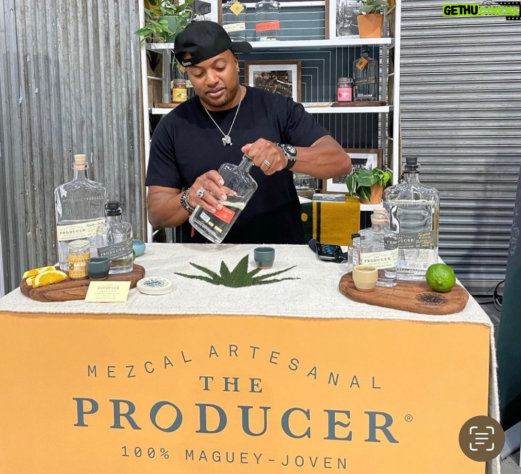 Swizz Beatz Instagram - Happy Birthday to my Libra brother / partner in @producermezcal @snagzforreal ! I wish you many more years King Big love. Also he’s the one that has the Mezcal when y’all hit me about it😮💨😅 Please hit Snags or @producermezcal for it🥳 Blessings and Love 🥳🥳🥳🥳🥳