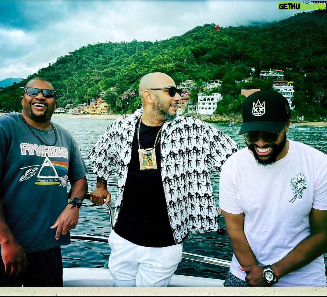 Swizz Beatz Instagram - Happy Birthday to my Libra brother / partner in @producermezcal @snagzforreal ! I wish you many more years King Big love. Also he’s the one that has the Mezcal when y’all hit me about it😮💨😅 Please hit Snags or @producermezcal for it🥳 Blessings and Love 🥳🥳🥳🥳🥳
