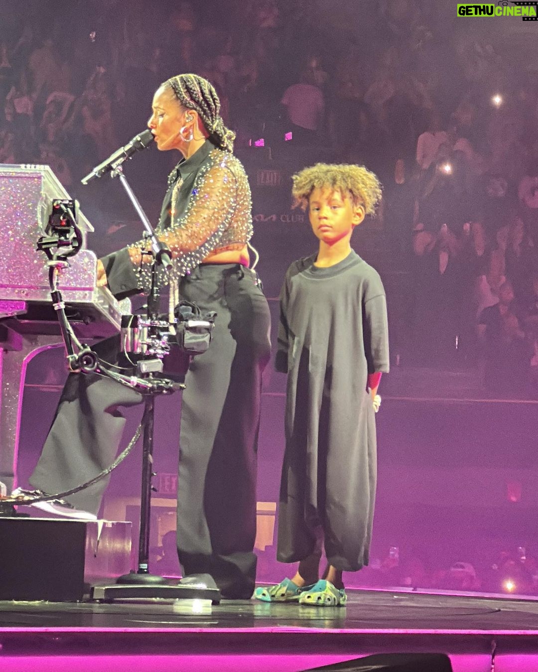 Swizz Beatz Instagram - Happy international Sons Dayπ€π€π€ Blessings to all the future Kings ππ½ These are my best friendsπ€π€π€ love you guys so much β¦.. #happyinternationalsonsday π€π€π€π€ Them Deans #Drive