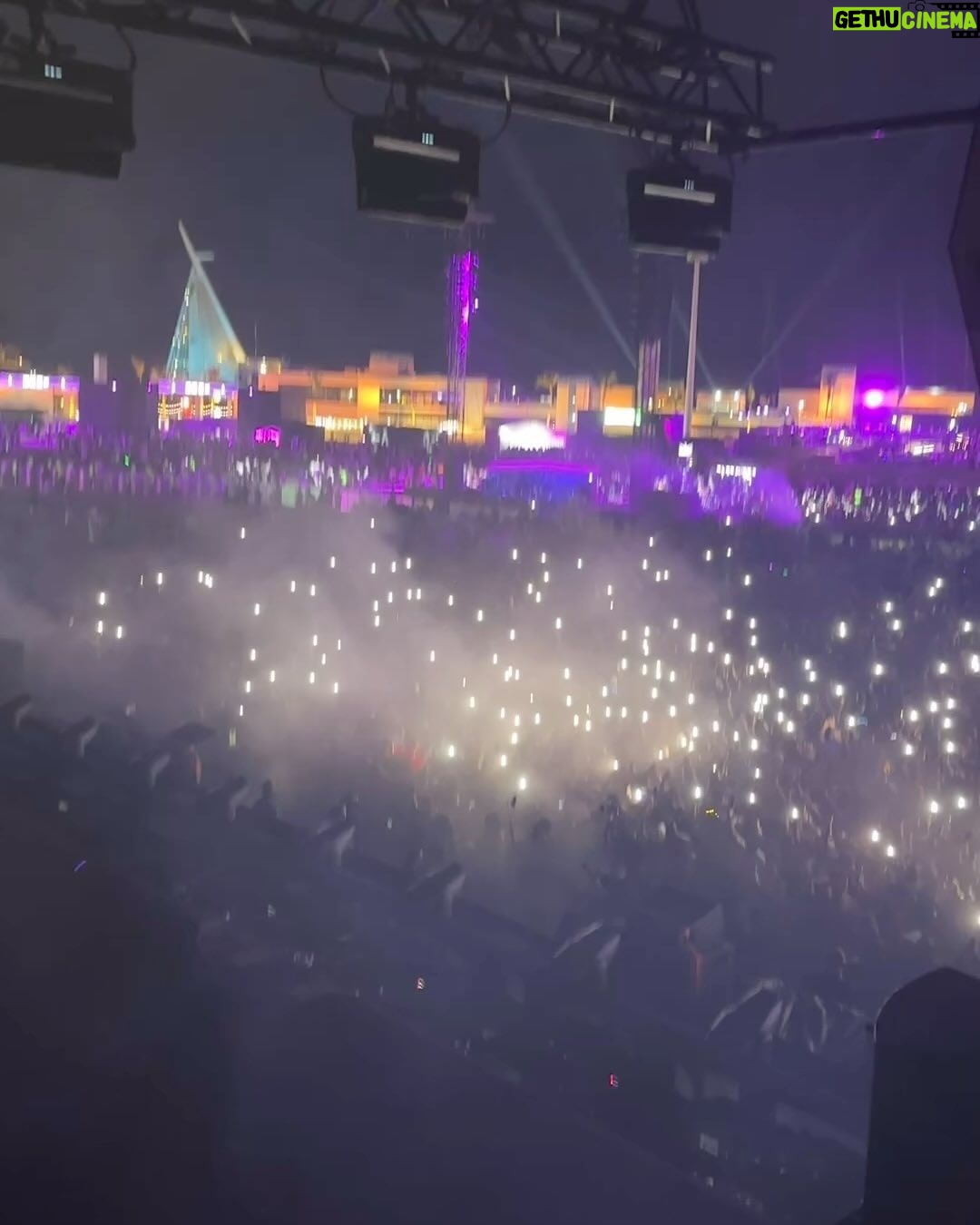 Swizz Beatz Instagram - Jeddah will never be the same after last nights energy with the Queen on stage 😮💨⚡️ The vocals was while she was walking to stage 😮💨 1 of 1 @aliciakeys @f1 @abdulaziztf @mdlbeast @busidra @tea_man Blessings on this Sunday & Ramadan Kareem 🌙🌹