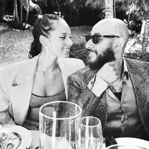 Swizz Beatz Instagram - Happy Valentines Day to this Magical Queen , Genius , Wife , Mom, Best friend , Icon , Goddess , Trailblazer , Girl on Fire , philanthropist , Broadway producer , Writer , music producer ,love of my life ,  GIANT , I can keep going for weeks 😮‍💨 Love you for life MRS DEAN and you know everyday is V Day 🌹🌹🌹🌹🌹🌹🌹🌹🌹🌹🌹🌹🌹🌹🌹🌹🌹🌹🌹🌹🌹🌹🌹🌹🌹🌹🌹🌹🌹🌹🌹🌹🌹🌹