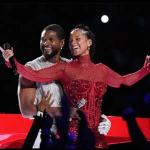 Swizz Beatz Instagram - Y’all talking about the wrong damn thing !!! y’all don’t see that amazing  dress covering the entire stadium ⚡️🚨😂😂😮‍💨😮‍💨😮‍💨😮‍💨 Tonight’s performance was nothing but amazing with 2 amazing Giants ! Congrats @usher and my love  @aliciakeys  that song is a classic 🤍 We don’t do negative vibes on this side  we make history ✌🏽 Go see GIANTS at @brooklynmuseum it’s open until July blessings 🙏🏽🙏🏽🙏🏽🙏🏽🙏🏽🙏🏽🙏🏽