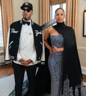 Swizz Beatz Instagram - Been holding this incredible news close to the chest!! Now, it’s our pleasure to officially announce GIANTS: Art from the Dean Collection of Swizz Beatz and Alicia Keys opening on February 10 @brooklynmuseum!
 
Tickets to #GiantsBkM available now!!!!!! A MUST SEE SHOW. Link in bio💥💥💥 Let’s get 2024 started!!💜
 
A BIG special thank you to all the GIANTS in the show!!!
 @TheDeanCollection

@asherald @anamibia #BarkleyHendricks #DeanaLawson @rdeborah191 @derrickadamsny @dj_koolherc #EbonyGPatterson #ErnieBarnes @esthermahlanguart #FridaOrupabo @gordonparksfoundation @hankwillisthomas @hassanhajjaj_larache @chinatowntaylor @jamelshabazz @jarvisboyland @basquiatofficial @jlagarrigue @jordanmcasteel @kehindewiley @kennedyyanko @kwamebphoto @lornasimpson @lynetteyiadomboakye #MalickSidibe #MelekoMokgosi @mickalenethomas @nickcaveart @ninachanel @odiliodita #QualeashaWood @radcliffebaileyjr @studio_voltaphoto #TitusKaphar #ToyinOjihOdutola @tschabalalaself #VaughnSpann #zohraopoku