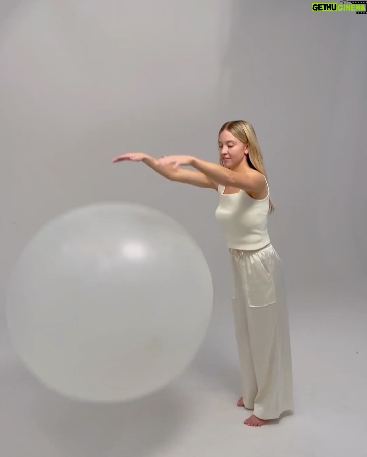 Sydney Sweeney Instagram - (skin) rebound goals π the newest beauty sleep essential from @laneige_us Bouncy & Firm Sleeping Mask with collagen and peptide, helps my skin bounce back from every expression on-set π Launching soon! #Laneige #BouncyandFirm #Laneige_Partner