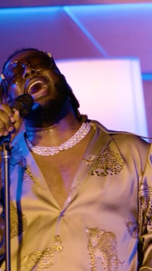T-Pain Instagram - Don’t stop believin ⭐️

#ontopofthecovers