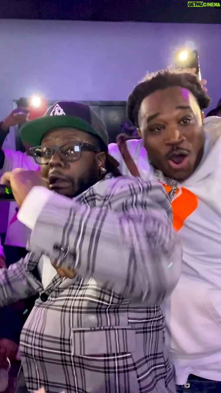 T-Pain - 38.6K Likes - Karaoke night got kinda lit 🔥🔥🔥
#thatshowweballin