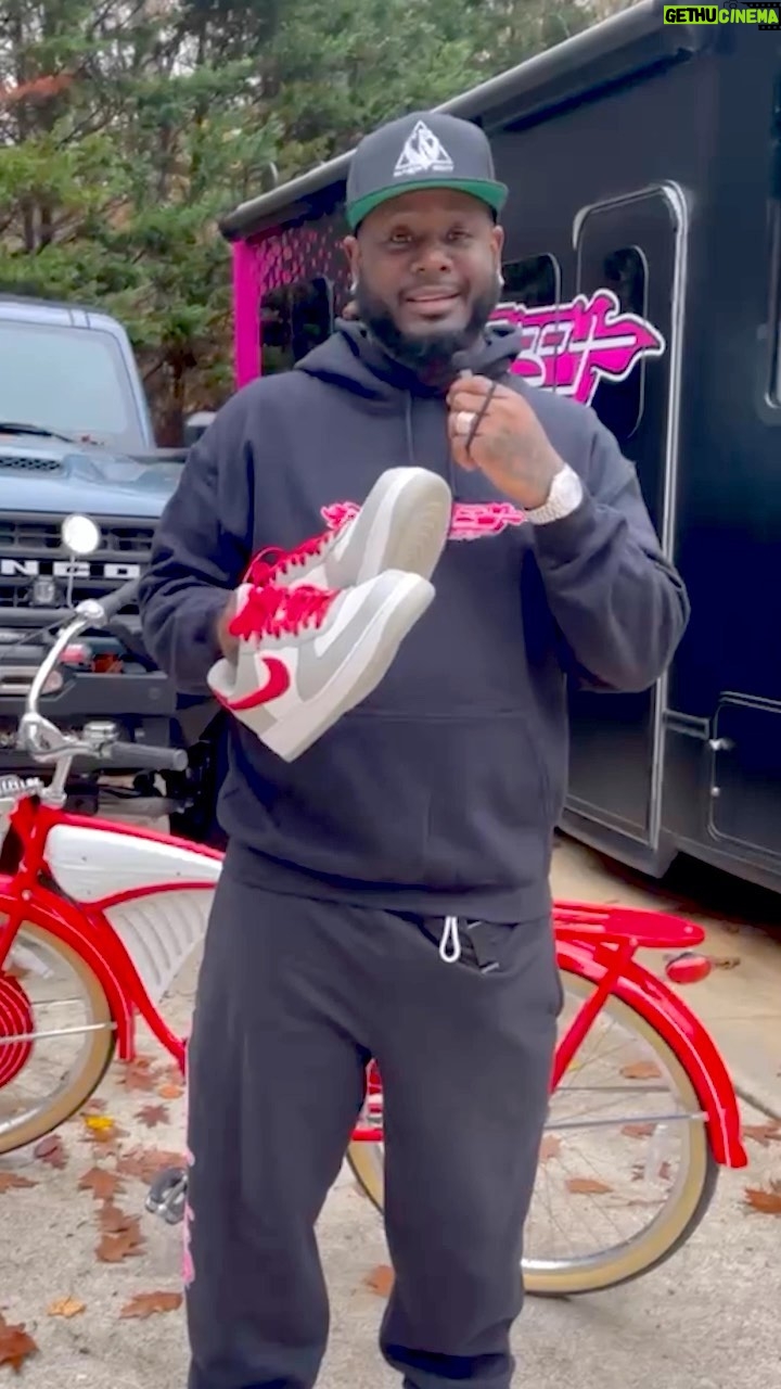 T-Pain Instagram - I’m giving away my AF1s from the That’s How We Ballin video 🔥 Wanted to give a key piece of the video out for all the support we got on this one. Go to nappyboy.net and put your email in, we’ll take care of the rest 💪🏿💪🏿💪🏿 Submit with the pop up or by the submission area at the bottom of the homepage! #thatshowweballin