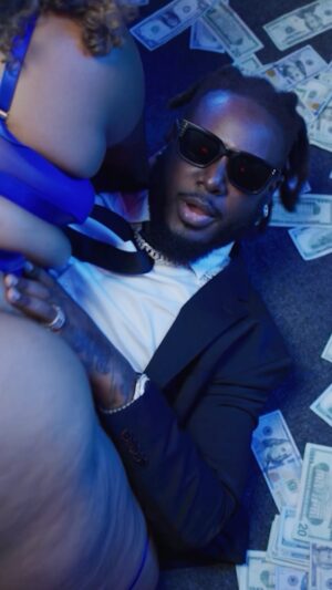 T-Pain Instagram - Might as well call it the biggest video of the year for obvious reasons 😂 BIGGEST BOOTY MUSIC VIDEO OUT NOWWW 🔥🍑
