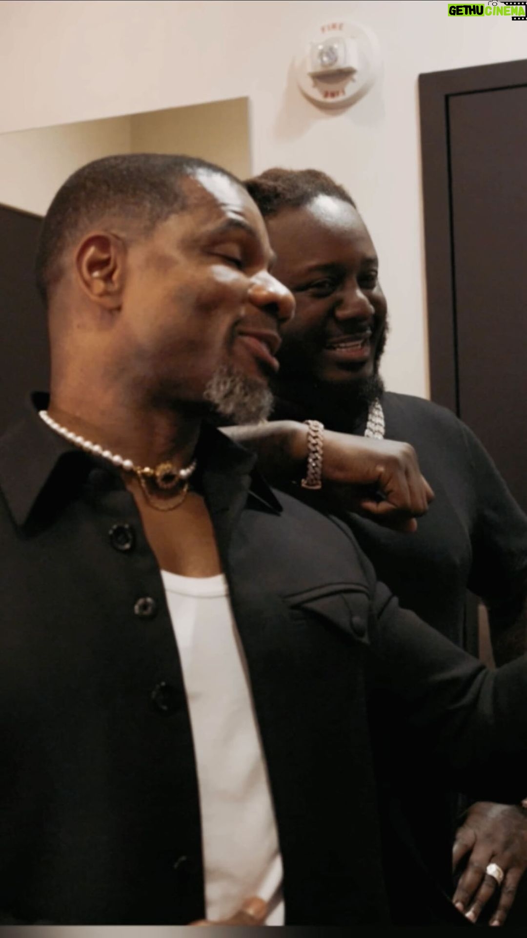 T-Pain - 59.4K Likes - SILVER AND GOLD: The True Hollywood Story…🤣🤣🤣