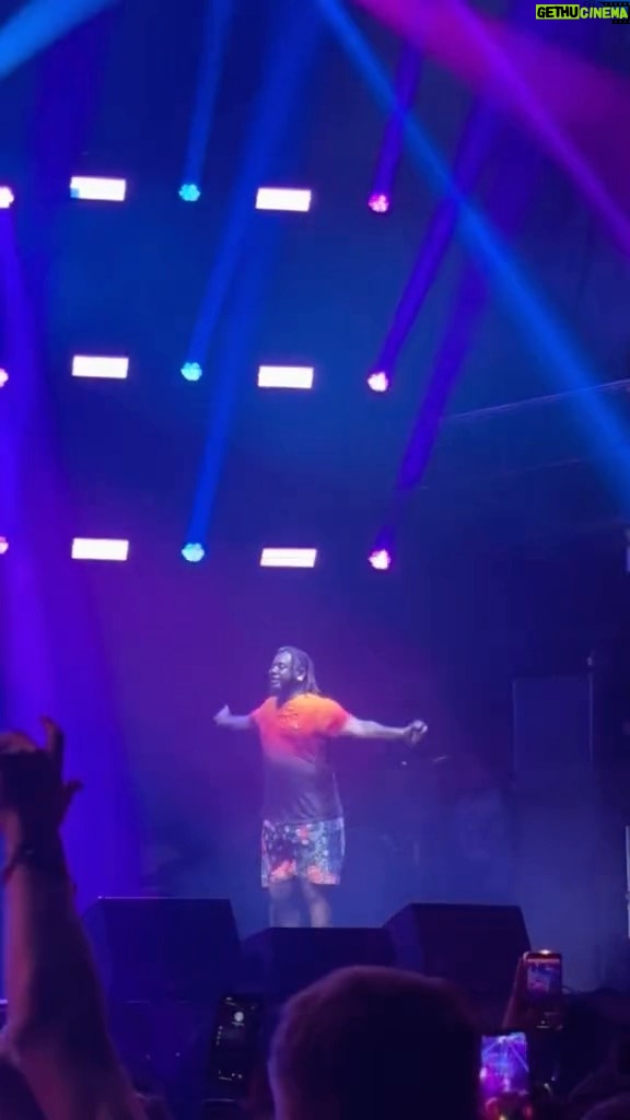 T-Pain - 430.3K Likes - Who tf did this