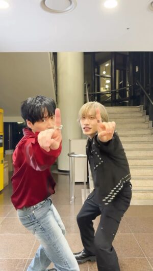 Tablo Instagram - 굳이 저에게 댄스 챌린지를 부탁하는 후배분들… 왜 그러시는지는 모르지만 미친 자신감으로 해드려야죠 뭐. I have no clue why these hoobaes keep asking me to do dance challenges but hey if that’s what you need I will give it to you with MAXIMUM CONFIDENCE.

#방예담 #BANGYEDAM 
#하나만해 #ONLY_ONE #온리원 
#에픽하이 #EpikHigh #타블로
#ONLYONE_Challenge 

@bangyedam_0257