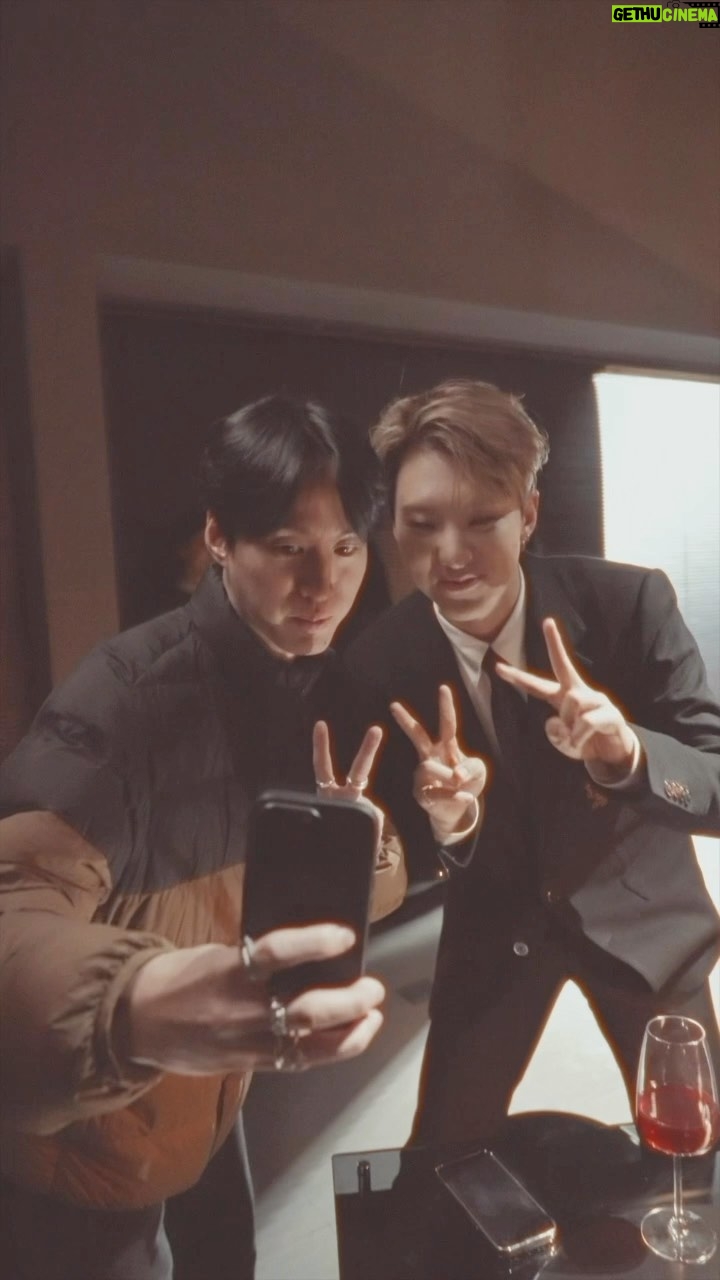 Tablo - 40K Likes - Grand Prize Winners Only (Screen Time MV making video) #epikhigh #hoshi #ScreenTime
Epik High - Screen Time ft. Hoshi of SEVENTEEN 🎧 Stream now everywhere