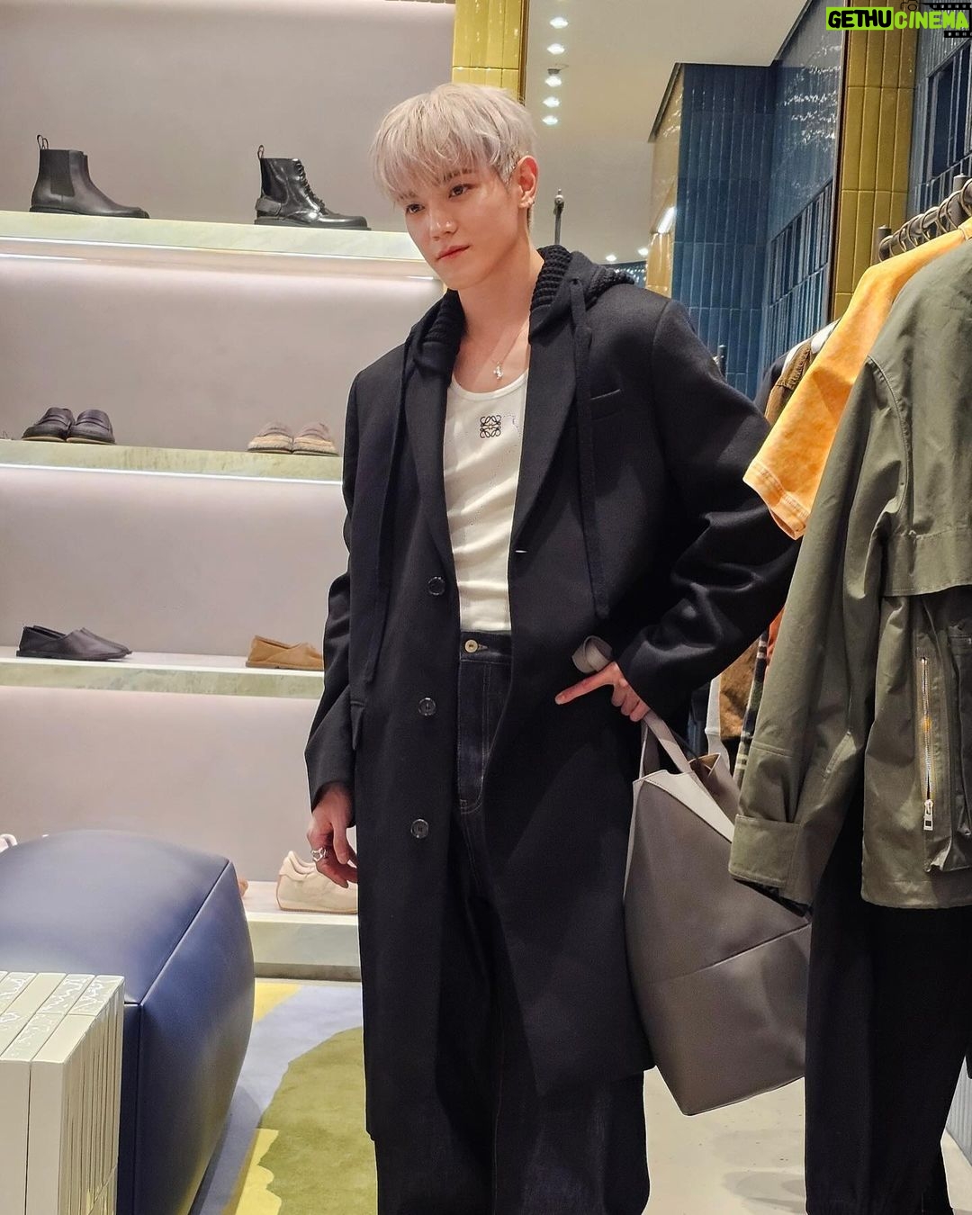 Taeyong Instagram - 노궁버 on @loewe #LOEWE #로에베 #LOEWESS24