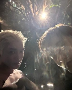 Taeyong Instagram - A chrome night in thailand 😆😁