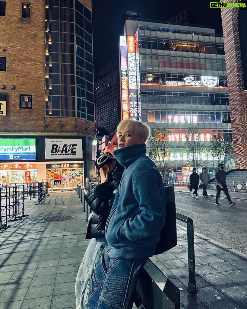 Taeyong Instagram - 도쿄를 접수하러 왔수다 🥴