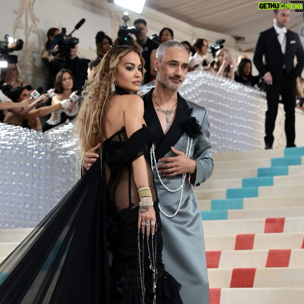 Taika Waititi Instagram - In other news that isn't quite as interesting as JP Morgan acquiring something... the #metgala was amazing. Thanks to the many wonderful souls who helped make it work, especially the incredible @prabalgurung for creating these outfits for us and my favourite @cartier for the sparkles. Love also to the immortal @jeanneyangstyle and the eternally patient @teamid for finding last minute undies. Also a special thanks to @jaredleto for the cat head. 📸: @lewismirrett @vincenttullo Makeup @melissa.dezarate #metgala2023 @gettyentertainment @metcostumeinstitute @voguemagazine