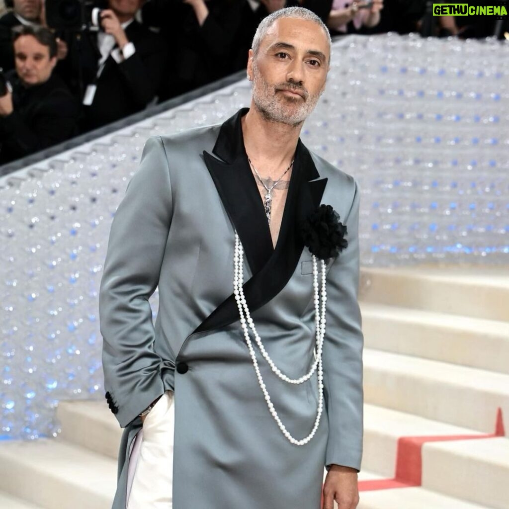 Taika Waititi Instagram - In other news that isn't quite as interesting as JP Morgan acquiring something... the #metgala was amazing. Thanks to the many wonderful souls who helped make it work, especially the incredible @prabalgurung for creating these outfits for us and my favourite @cartier for the sparkles. Love also to the immortal @jeanneyangstyle and the eternally patient @teamid for finding last minute undies. Also a special thanks to @jaredleto for the cat head. 📸: @lewismirrett @vincenttullo Makeup @melissa.dezarate #metgala2023 @gettyentertainment @metcostumeinstitute @voguemagazine