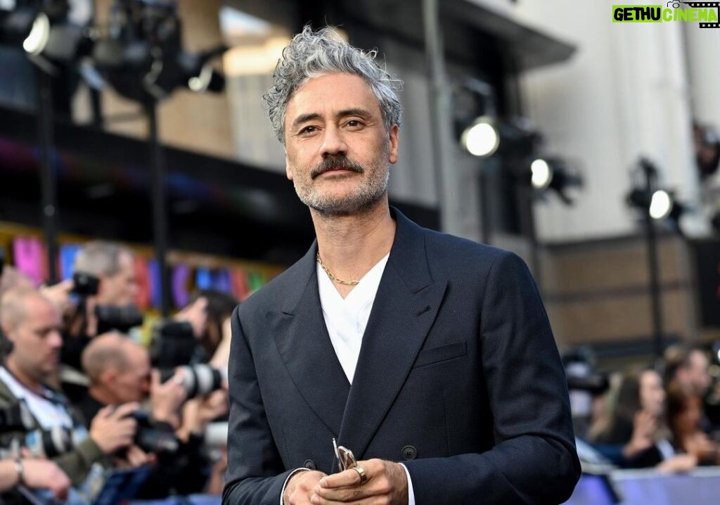 Taika Waititi Instagram - Haha no, I'm not using my model status to launch my own scent derived from Taika musk extracted at the source.... This is actually me at the London premiere of Pixar's LIGHTYEAR, in which I'm basically the LEAD CHARACTERfeaturedextra. If you hate Thor and Marvel you're gonna love this! Either way, I WIN, suckers!! 💥💥💥🚀🚀🚀🗽🗽🗽 Clothes: @giorgioarmani Stylz: @jeanneyangstyle 📸: tag yourself, baby!