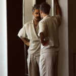 Taika Waititi Instagram – If you’re sick of seeing me being iconic and putting every other human male 6 feet under with just one lewk, then try having to live in this body and look in the mirror EVERY DAY. Some say it’s a blessing, others a curse, I say it’s a blursing. @danascruggs took these photos and had to replace the cameras afterwards. Or get them bleached, can’t remember. The main thing is that @nytimes exploited me just to make you to go see Thor: Love & Thunder which opens July 8. Get in it ya mutts.
Stylus: @jeanneyangstyle 
Kleidung: @kingandtuckfield 
Face job: @melissa.dezarate 
Foto werk: @danascruggs 
Model: GOD