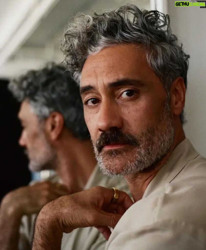 Taika Waititi Instagram - If you're sick of seeing me being iconic and putting every other human male 6 feet under with just one lewk, then try having to live in this body and look in the mirror EVERY DAY. Some say it's a blessing, others a curse, I say it's a blursing. @danascruggs took these photos and had to replace the cameras afterwards. Or get them bleached, can't remember. The main thing is that @nytimes exploited me just to make you to go see Thor: Love & Thunder which opens July 8. Get in it ya mutts. Stylus: @jeanneyangstyle Kleidung: @kingandtuckfield Face job: @melissa.dezarate Foto werk: @danascruggs Model: GOD