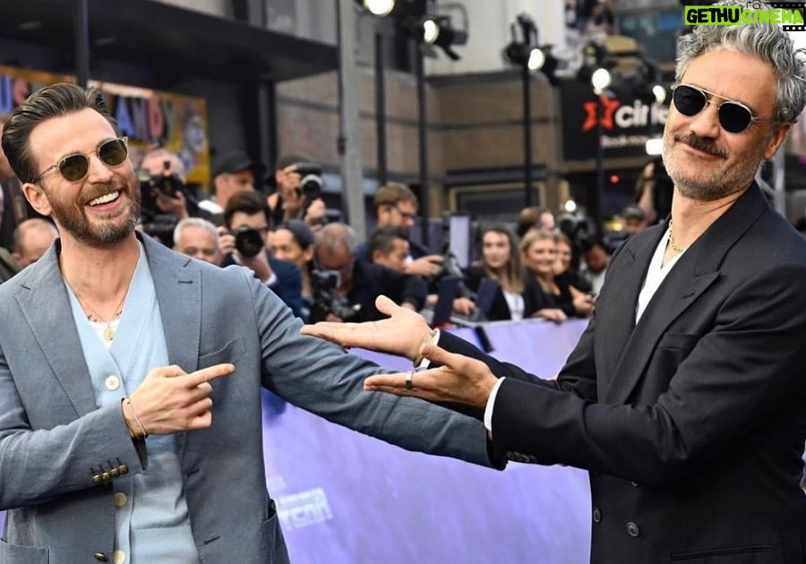 Taika Waititi Instagram - Haha no, I'm not using my model status to launch my own scent derived from Taika musk extracted at the source.... This is actually me at the London premiere of Pixar's LIGHTYEAR, in which I'm basically the LEAD CHARACTERfeaturedextra. If you hate Thor and Marvel you're gonna love this! Either way, I WIN, suckers!! 💥💥💥🚀🚀🚀🗽🗽🗽 Clothes: @giorgioarmani Stylz: @jeanneyangstyle 📸: tag yourself, baby!