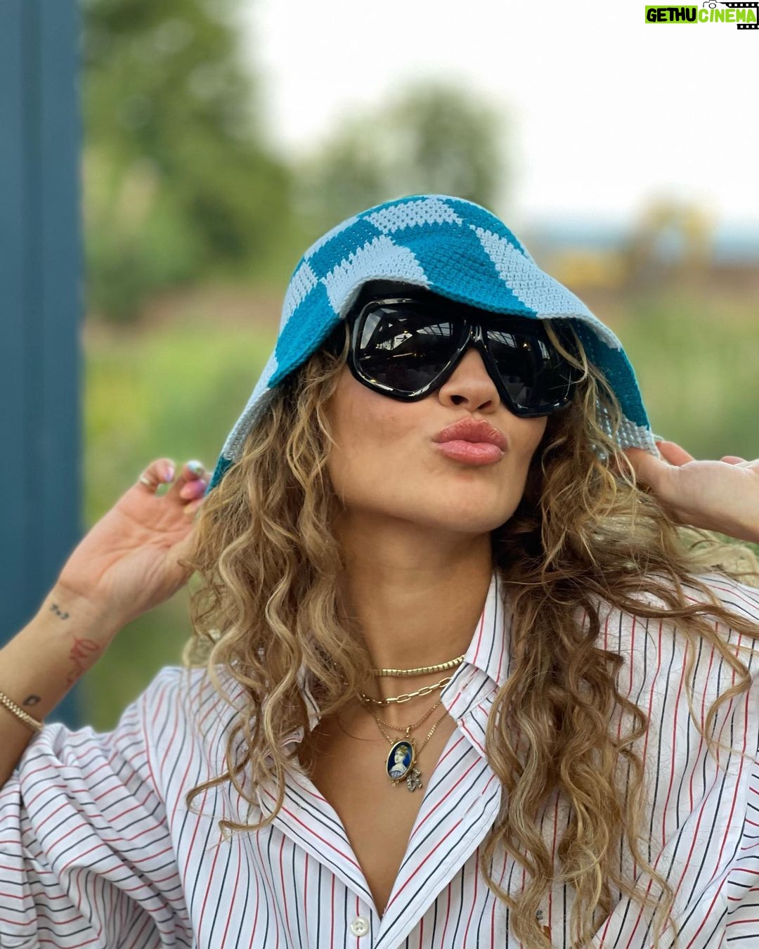 Taika Waititi Instagram - Happy Birthday to the most fun, most gawgeous, most kind and most sweet @ritaora. My wife, my life. ❤️🔥