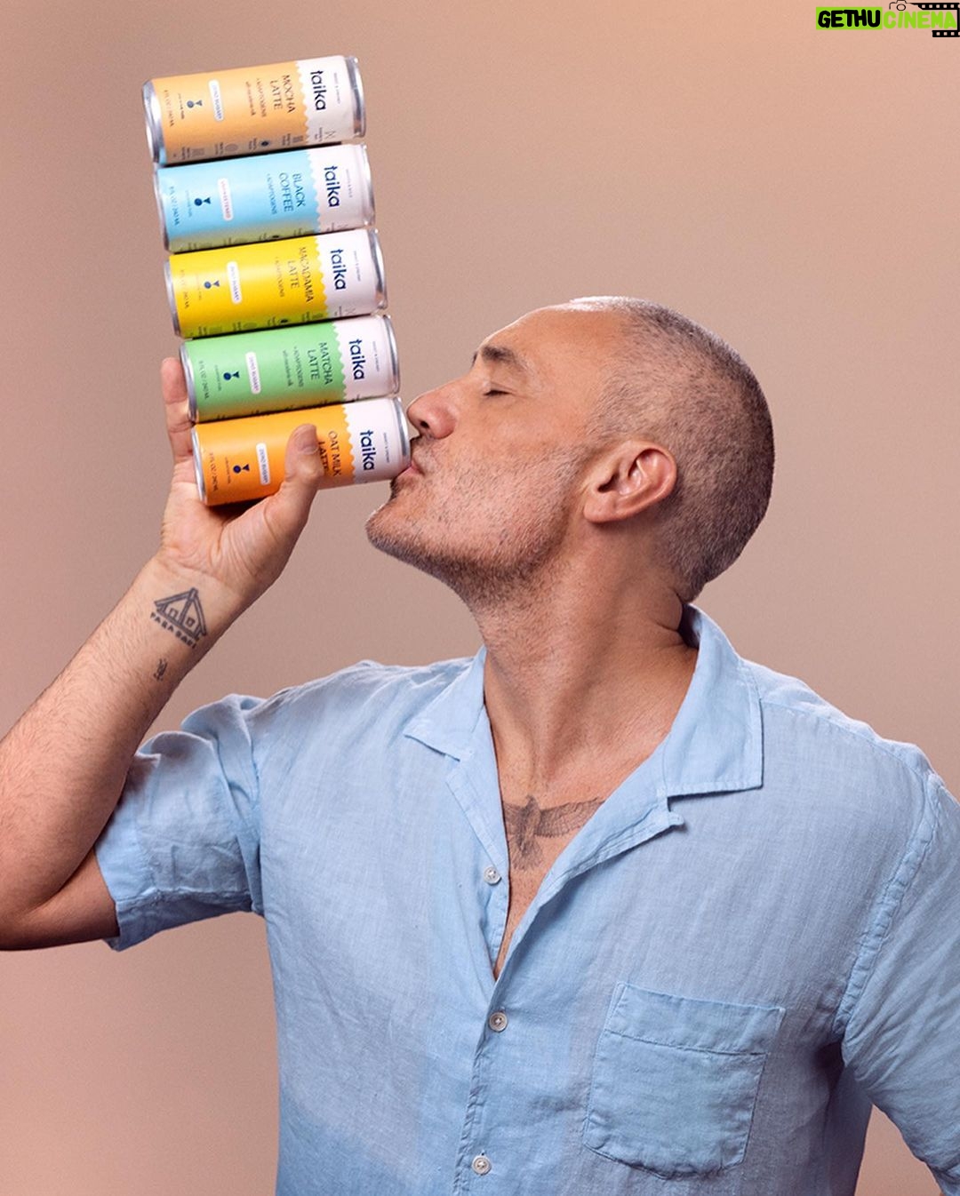 Taika Waititi Instagram - I'm now available in @wholefoods baby! #drinkme @taika #coffee #model #gorgeous #isthisanAd?? 📸: @itsalrightwerealright