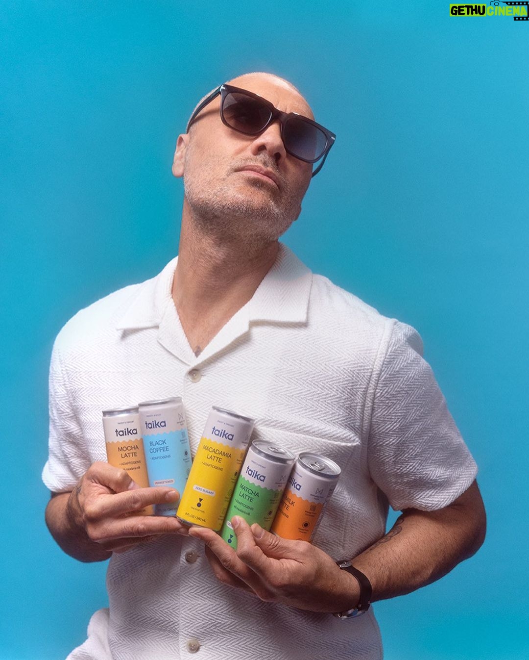 Taika Waititi Instagram - I'm now available in @wholefoods baby! #drinkme @taika #coffee #model #gorgeous #isthisanAd?? 📸: @itsalrightwerealright