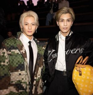Takanori Iwata Instagram - Paris💙🤍❤️

思い出

#LVMenFW24 #louisvuitton #LVFashion 
#lesgastonsvuitton