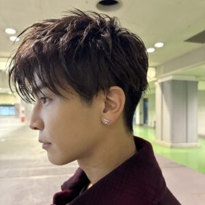 Takanori Iwata Instagram - New Pierce💎✨

@louisvuitton　
#LVJewelry　
#LVVolt

New stud earring from LOUIS VUITTON’s fine jewelry collection “LV Volt”
