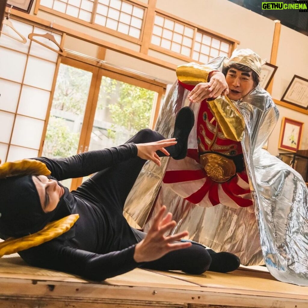 Takanori Iwata Instagram - 『誰も知らない明石家さんま 第9弾』 にさんまさん役で出演させて頂きます✨ 恐れ多くも自分がまさかのさんまさん役。。 そしてまさかのたけしさん役が香取慎吾さん！！ 果たしてどんなドラマになるのか。。🤣 楽しみにしていてください✨ @katorishingo_official 慎吾さんとの共演、本当に光栄でした。 この並びは胸熱です🫱🏻‍🫲🏼🔥 11月26日(日)19時〜21時54分O.A.ですよ〜 #誰も知らない明石家さんま #最後の一枚🤣