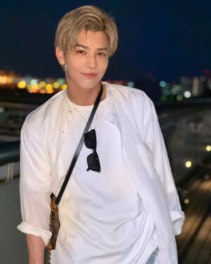 Takanori Iwata Instagram - 🌙🌙🌙

#ツアー後半戦
#STARS