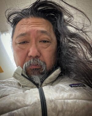 Takashi Murakami Instagram - It's too cold to work.🥶
The studio is a box warehouse made of alloy corrugated sheet, so it doesn't get warm even if I turn on the heater.Well, it warms up by about 1 degree, Indescribable.

寒すぎて仕事できない。🥶
スタジオは、波板一枚の箱倉庫なので、暖房ガンガン入れても暖まらない、かというと、まぁ、1度くらいは違うから温めるけど、トホホ。