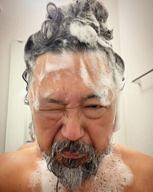 Takashi Murakami Instagram - Thanks to everyone's kind words of sympathy, I finally took a bath! thank you very much!
In particular, with the encouragement from famous people like Mr. @diplo _sama,Mr. @steveaoki _sama,and others, I was able to rebuild my brain after a mental crash and was able to take a bath at 3 a.m. today! I feel relieved from the bottom of my heart. thank you very much.